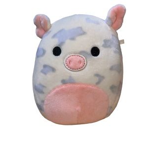 Rosie the Spotted Pig 5" Squishmallow.
Pristine Condition Great Christmas Gift